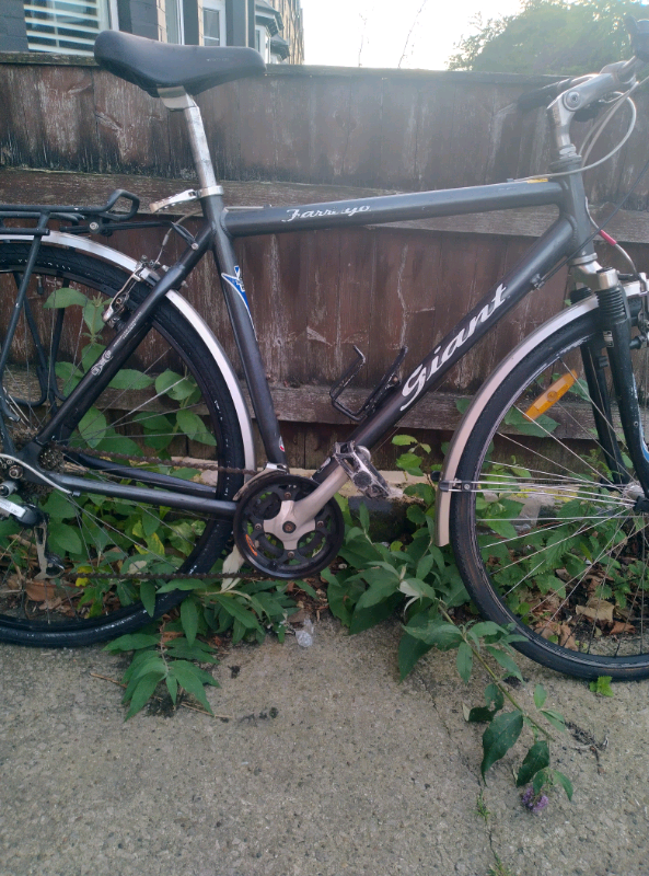 Large giant farrago touring bike | in 
